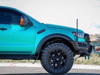 Dan-Doi-Mau-Xe-Ford-Ranger-Raptor-Xanh-Luc-Bao-5