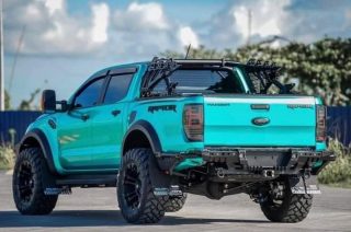 Dan-Doi-Mau-Xe-Ford-Ranger-Raptor-Xanh-Luc-Bao-6