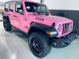 Dán-Đổi-Màu-Xe-Jeep-Hồng-2