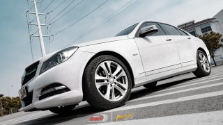 Dán-Đổi-Màu-Xe-Mercedes-c200-Trắng-Ánh-Trai