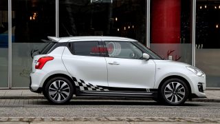 Tem Xe Swift Tại Dubaiwrap