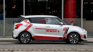 Tem Xe Swift Tại Dubaiwrap