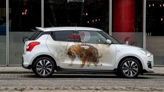 Tem Xe Swift Tại Dubaiwrap