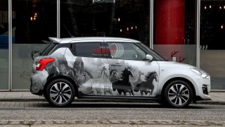 Tem Xe Swift Tại Dubaiwrap