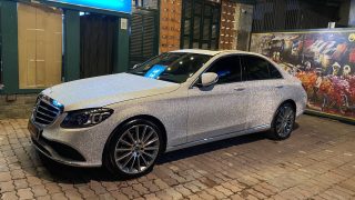 Dán Đổi Màu Xe Mercedes Trắng Ánh Nhũ Pha Lê